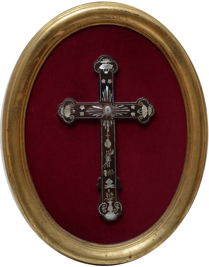 Crocifisso in Legno e Madreperla