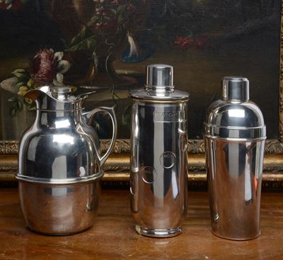 Due Schaker da Cocktail e una Bottiglia Thermos