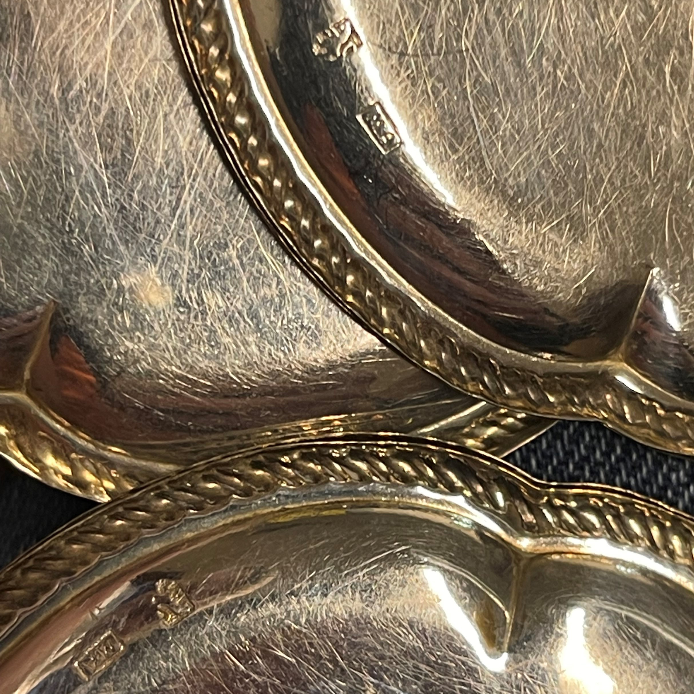 Piccolo cestino e nove piattini