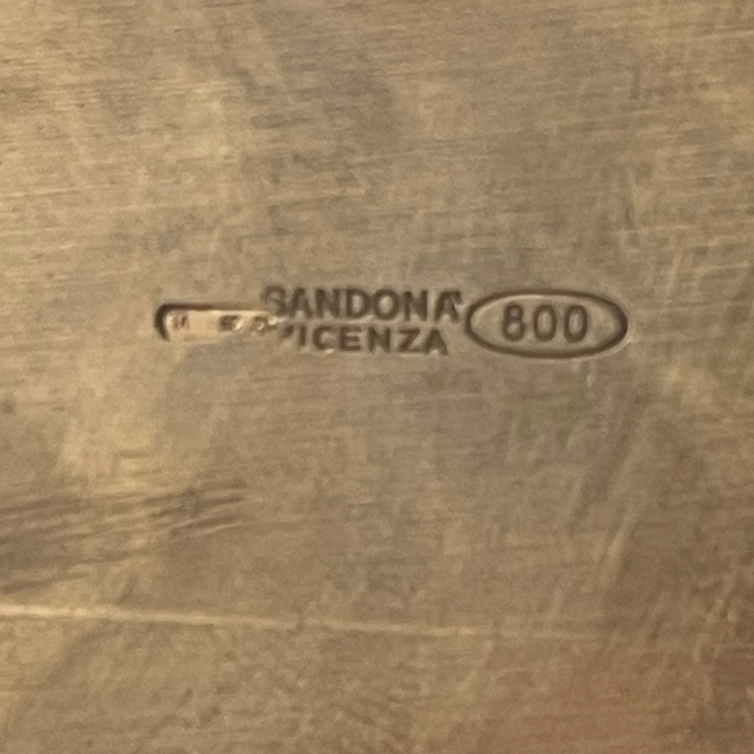 Una vaschetta e un piatto