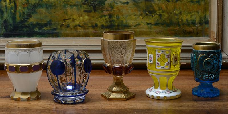 Lotto composto da 5 bicchieri colorati