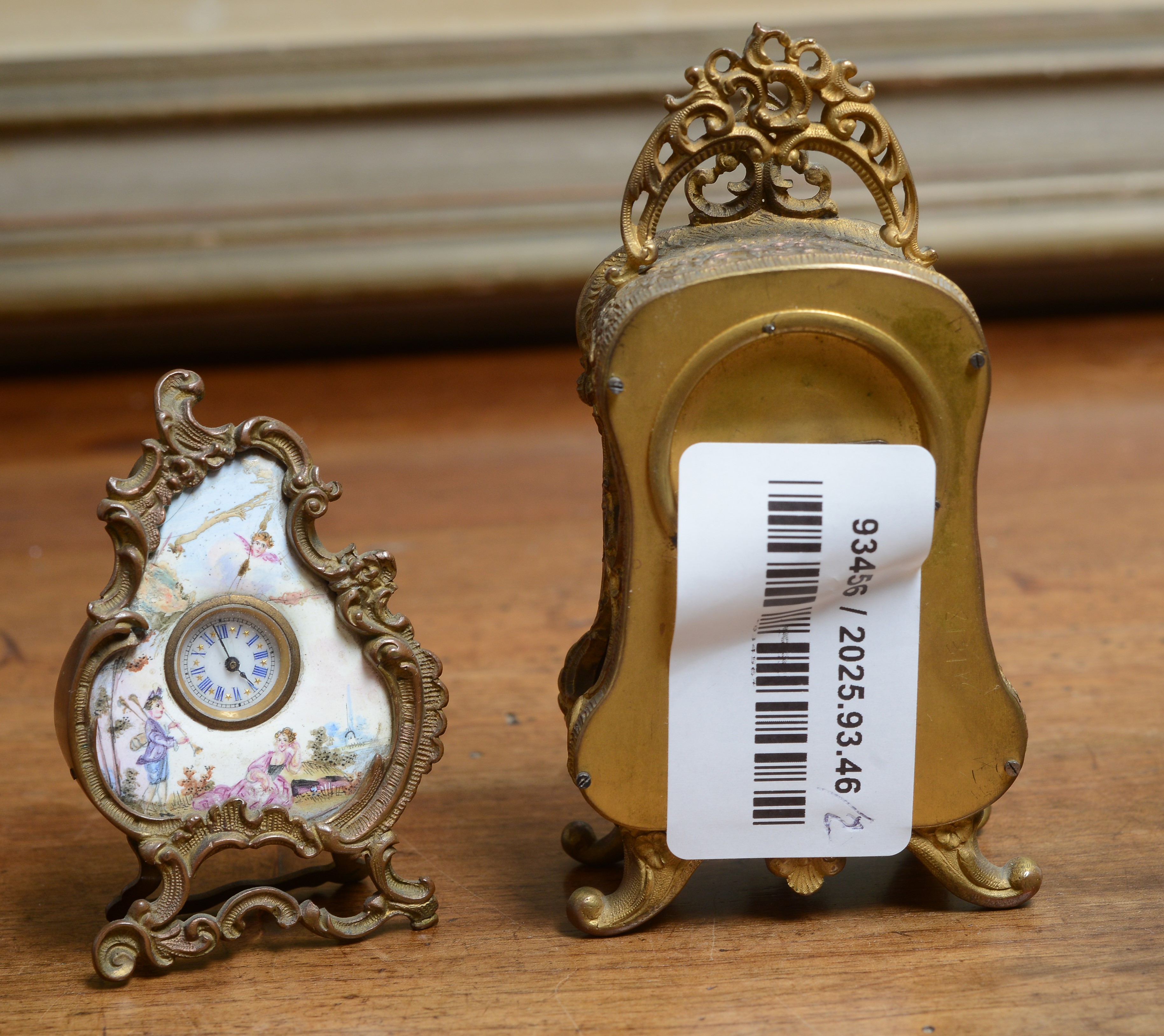 Due piccoli orologi da tavolo