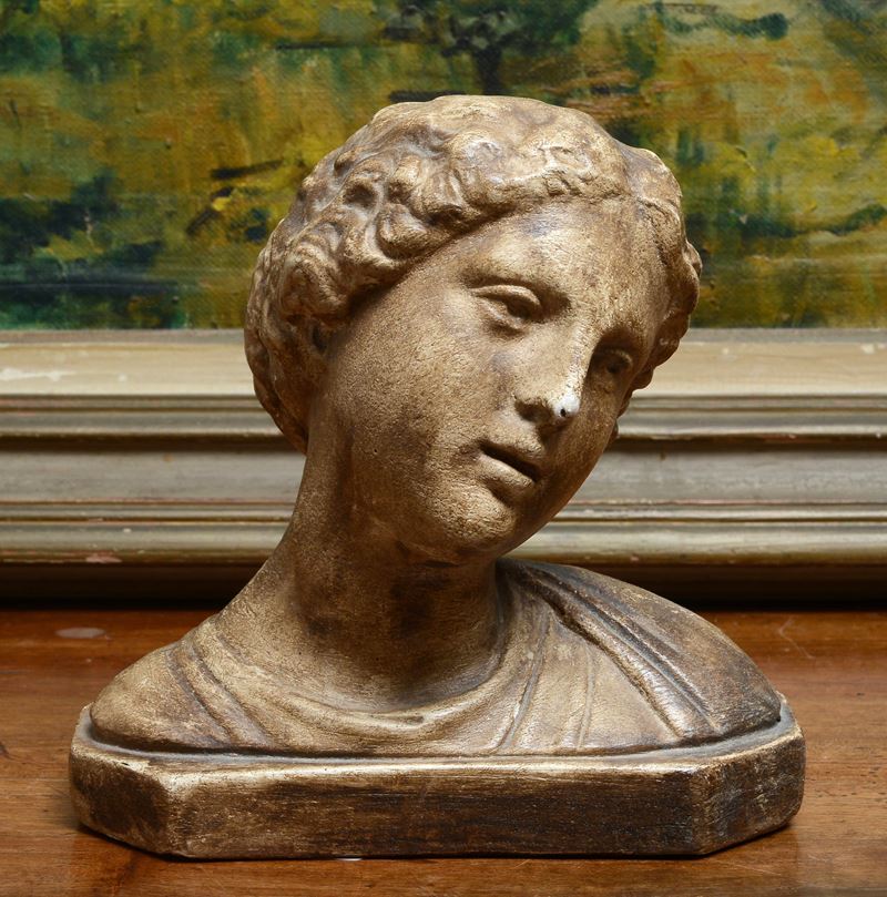 Mezzo Busto di Donna