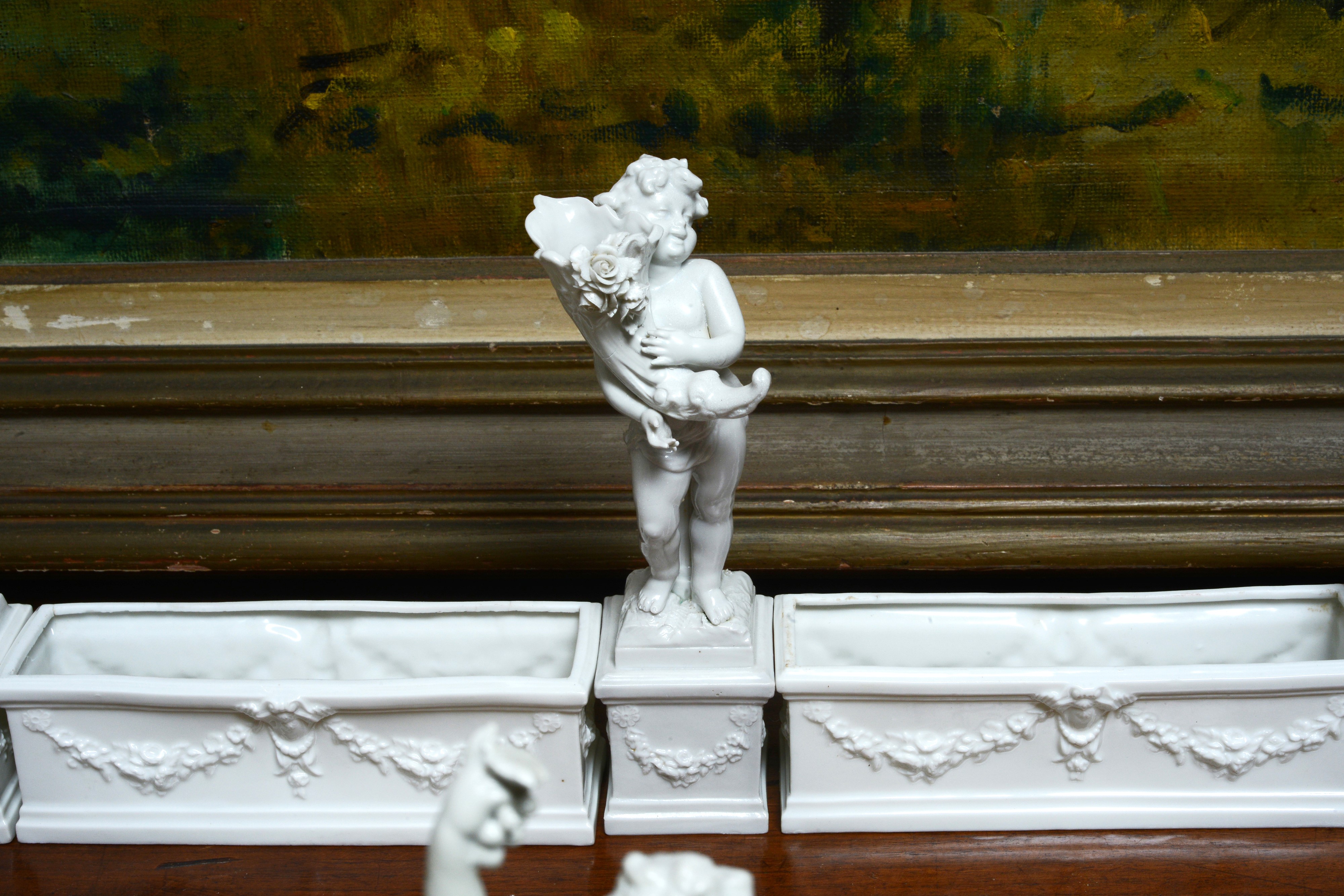 Grande centrotavola composto da sedici pezzi