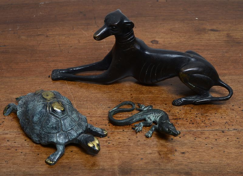 Un levriero, una tartaruga e una lucertola