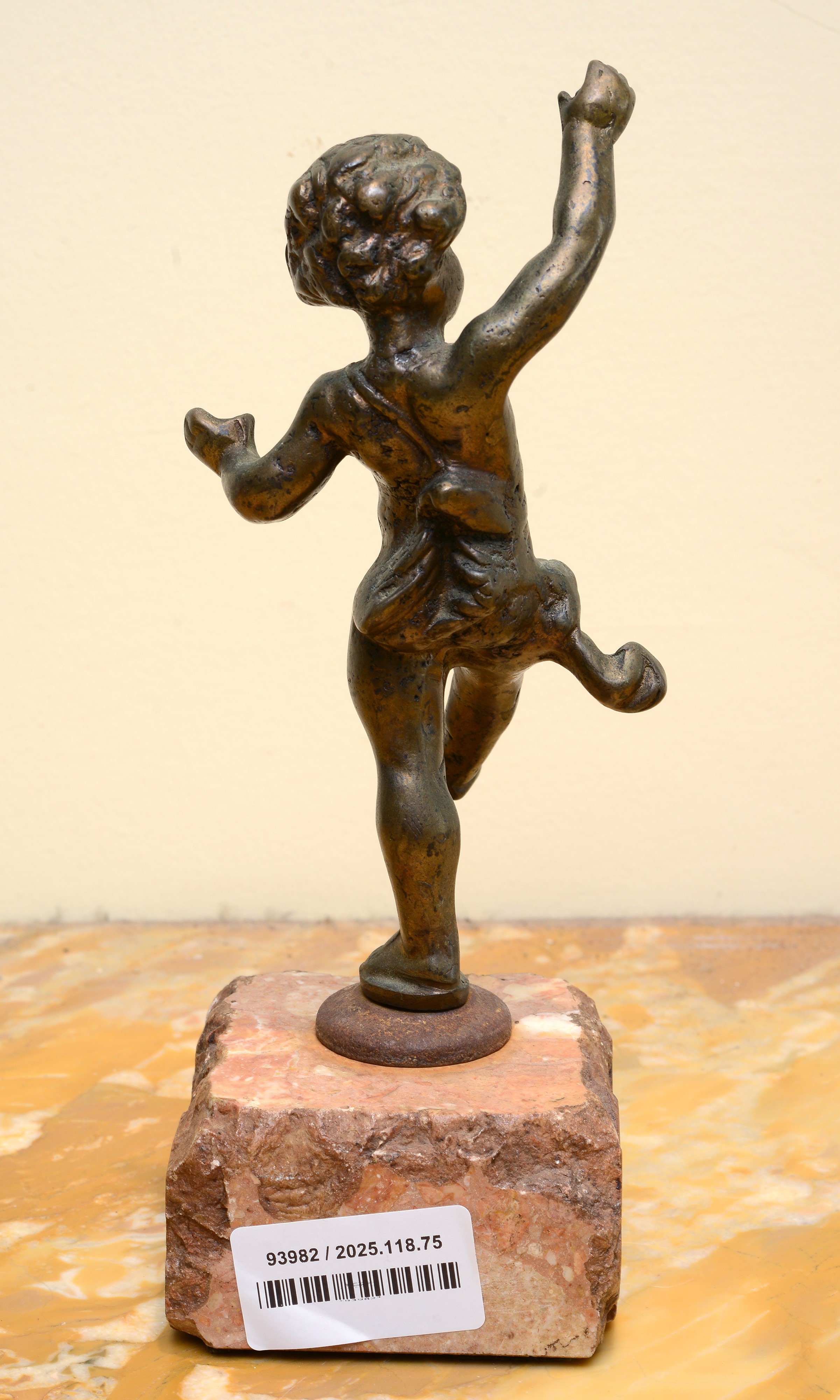 Putto Festante