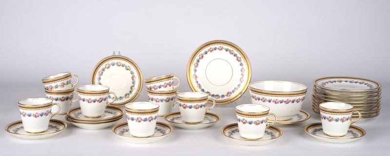 Servito in ceramica con bordo in oro e decorazioni floreali