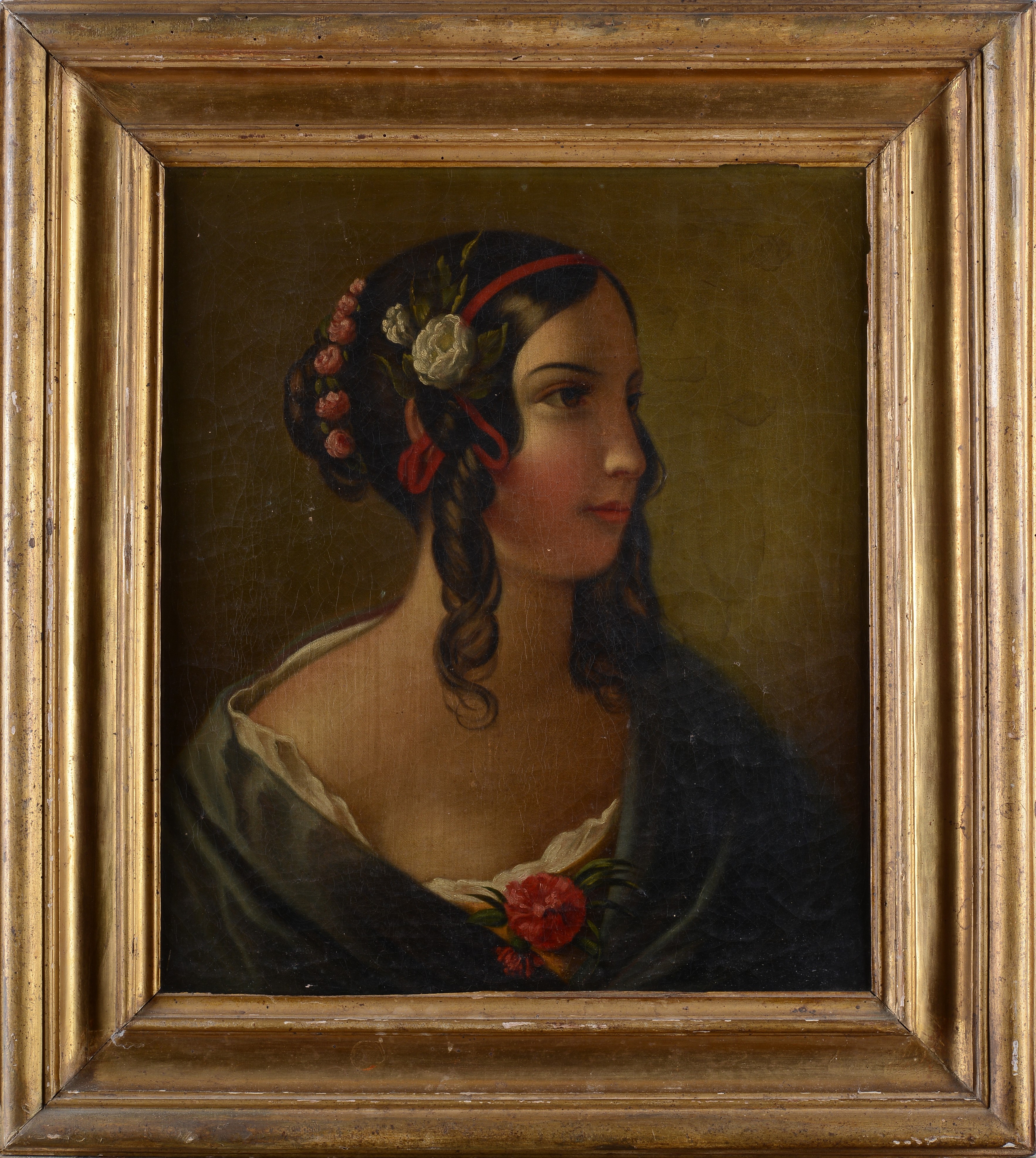 Ragazza con nastro rosso e fiori