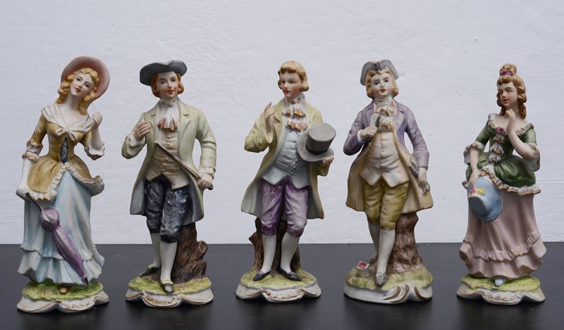 Cinque sculturine di dame e cavaliere