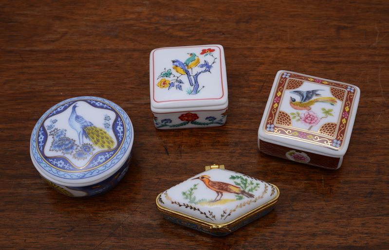 Gruppo di quattro scatoline