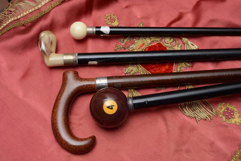 Lotto composto da 4 bastoni