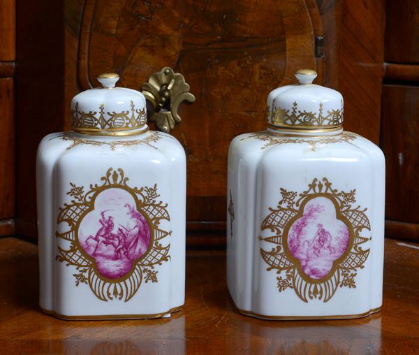 Coppia di vasetti rettangolari con coperchio