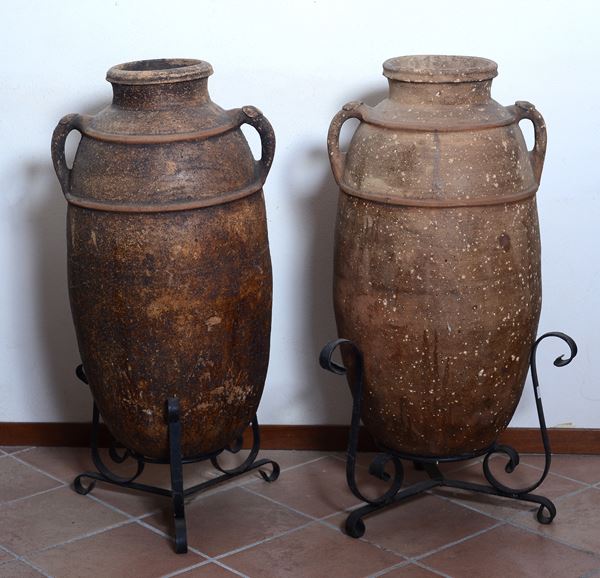 Coppia di antiche anfore