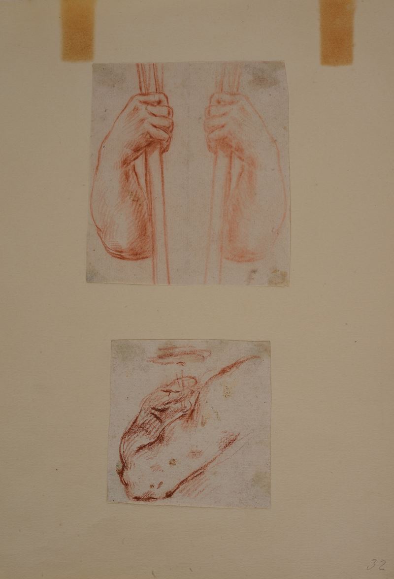 Due studi di mani che tengono un bastone