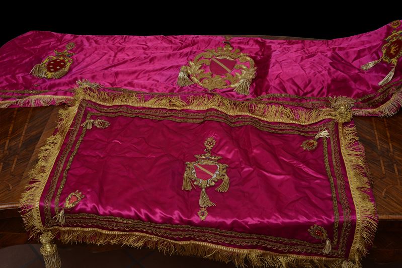 Un mantovana e una federa di cuscino