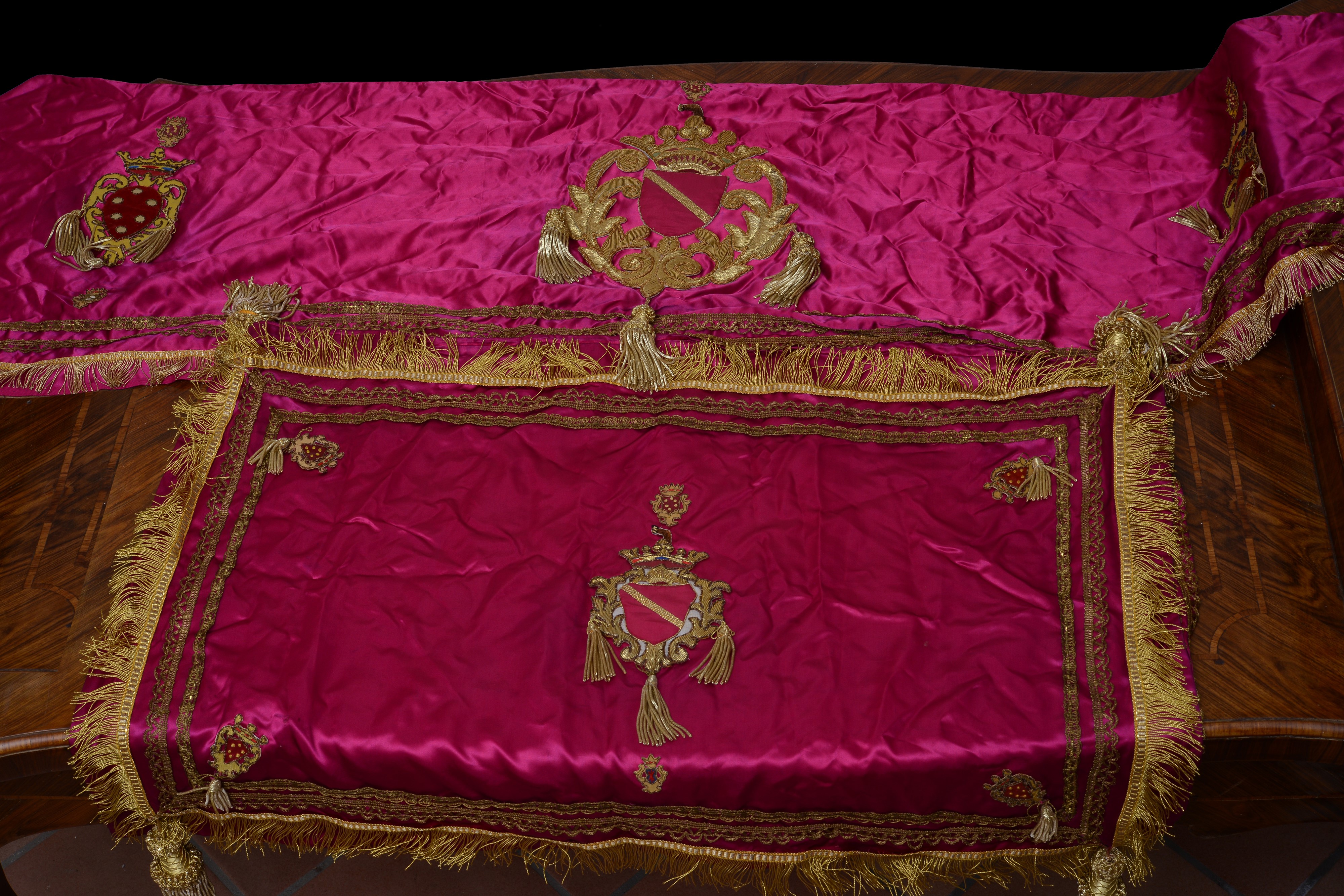 Un mantovana e una federa di cuscino