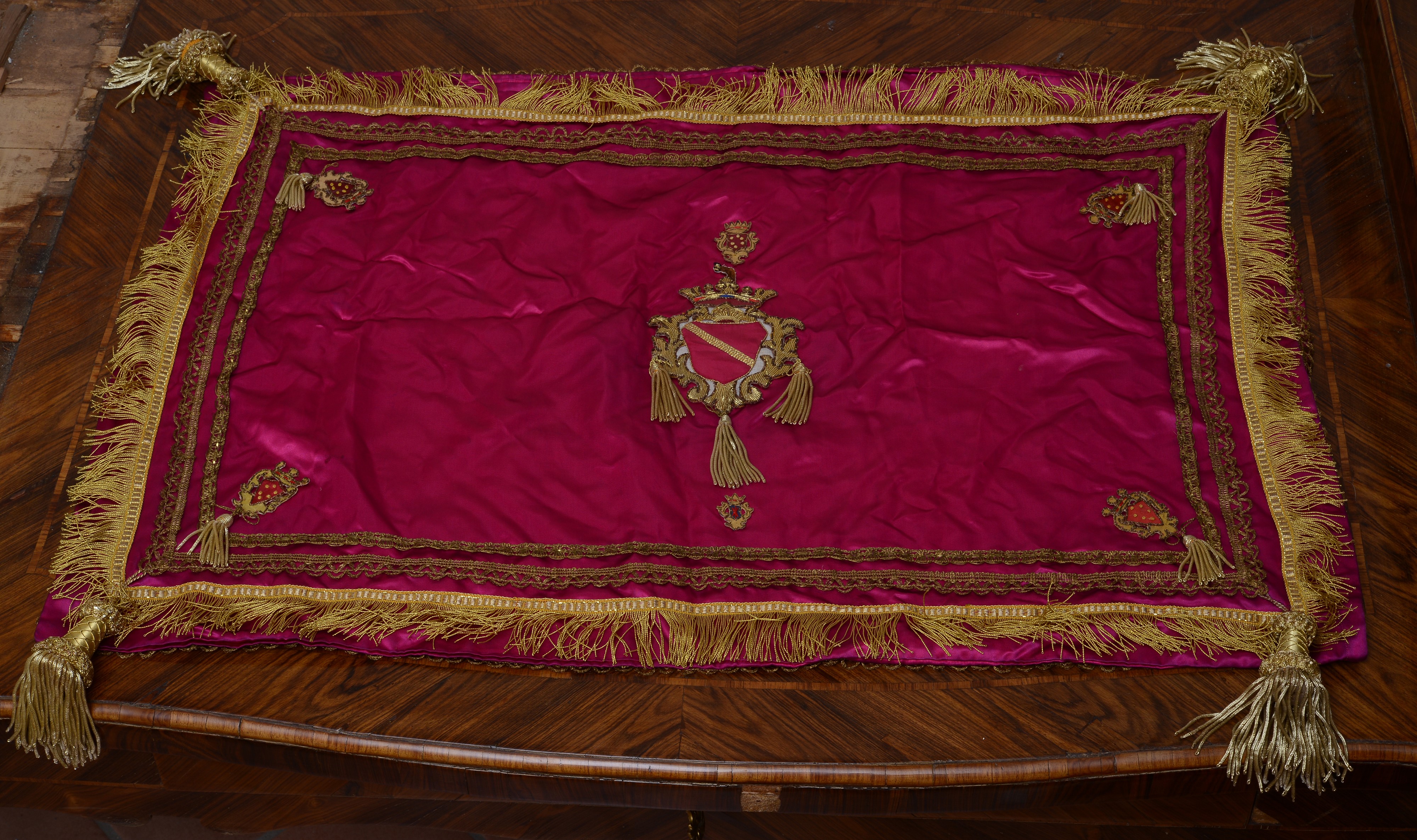 Un mantovana e una federa di cuscino