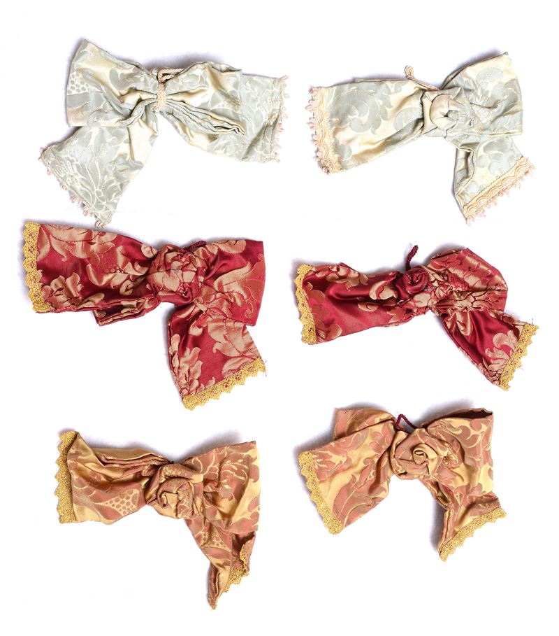 Dieci nappe e un cordone