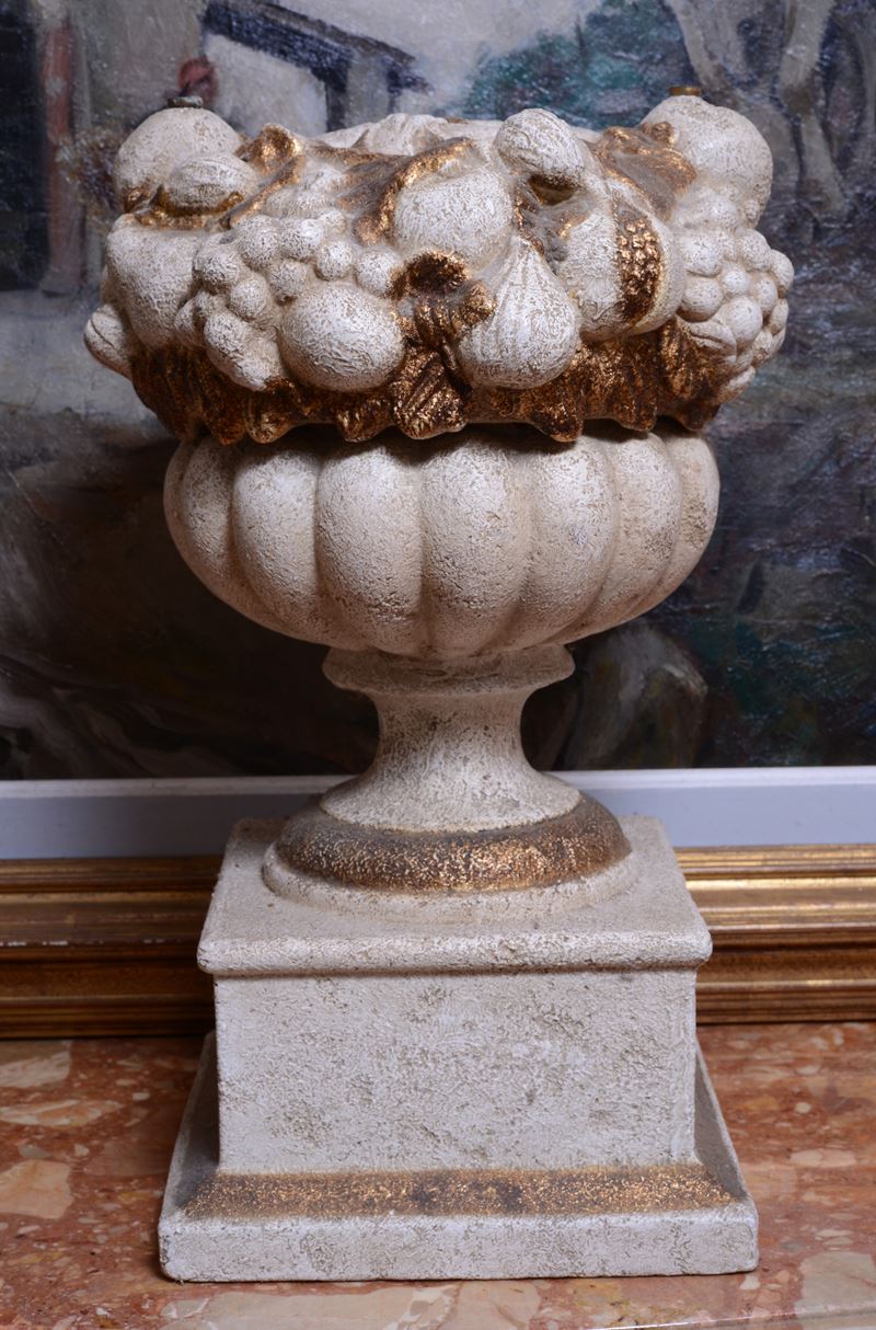 Base di tavolino a forma di cesto di frutta