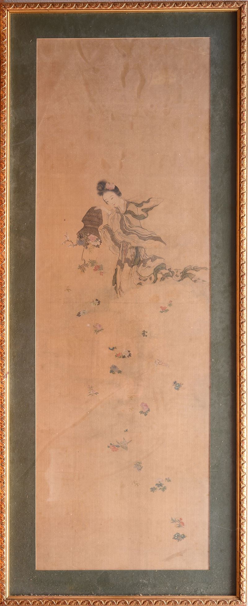 Figura femminile con vaso di fiori