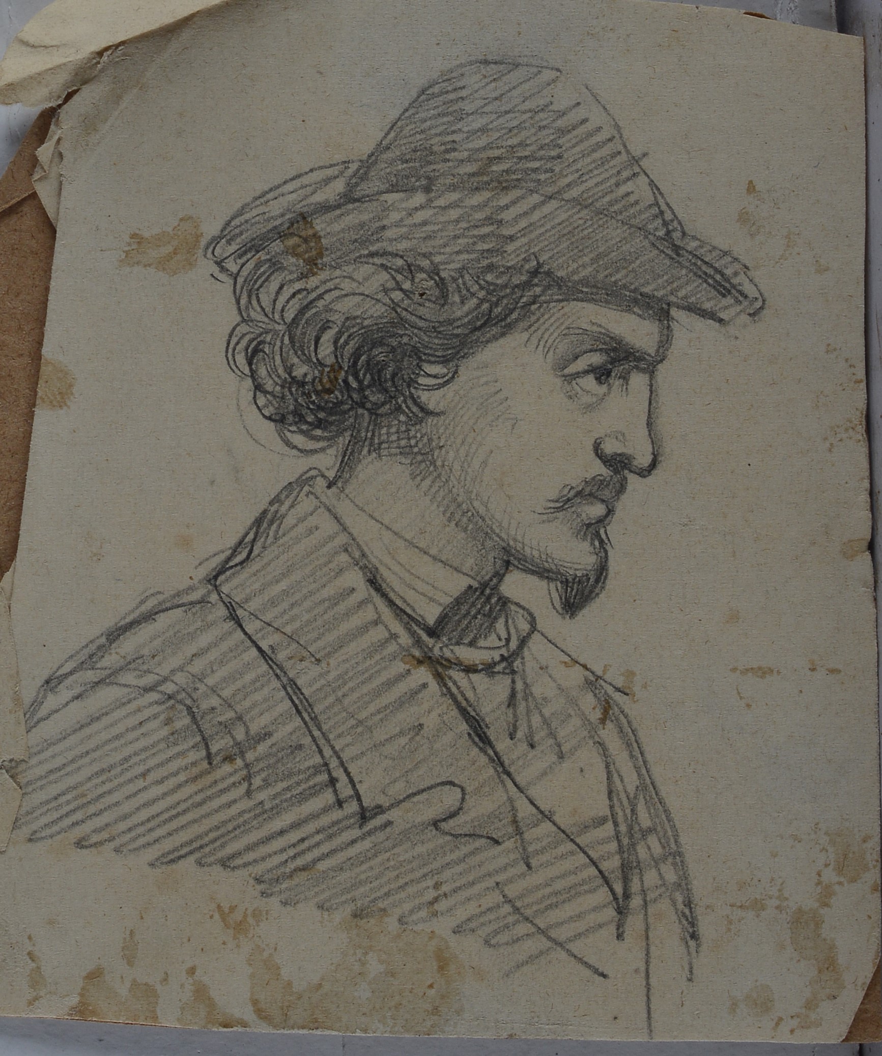 Due disegni con profili maschili