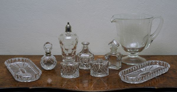 Sei flaconi da profumo
