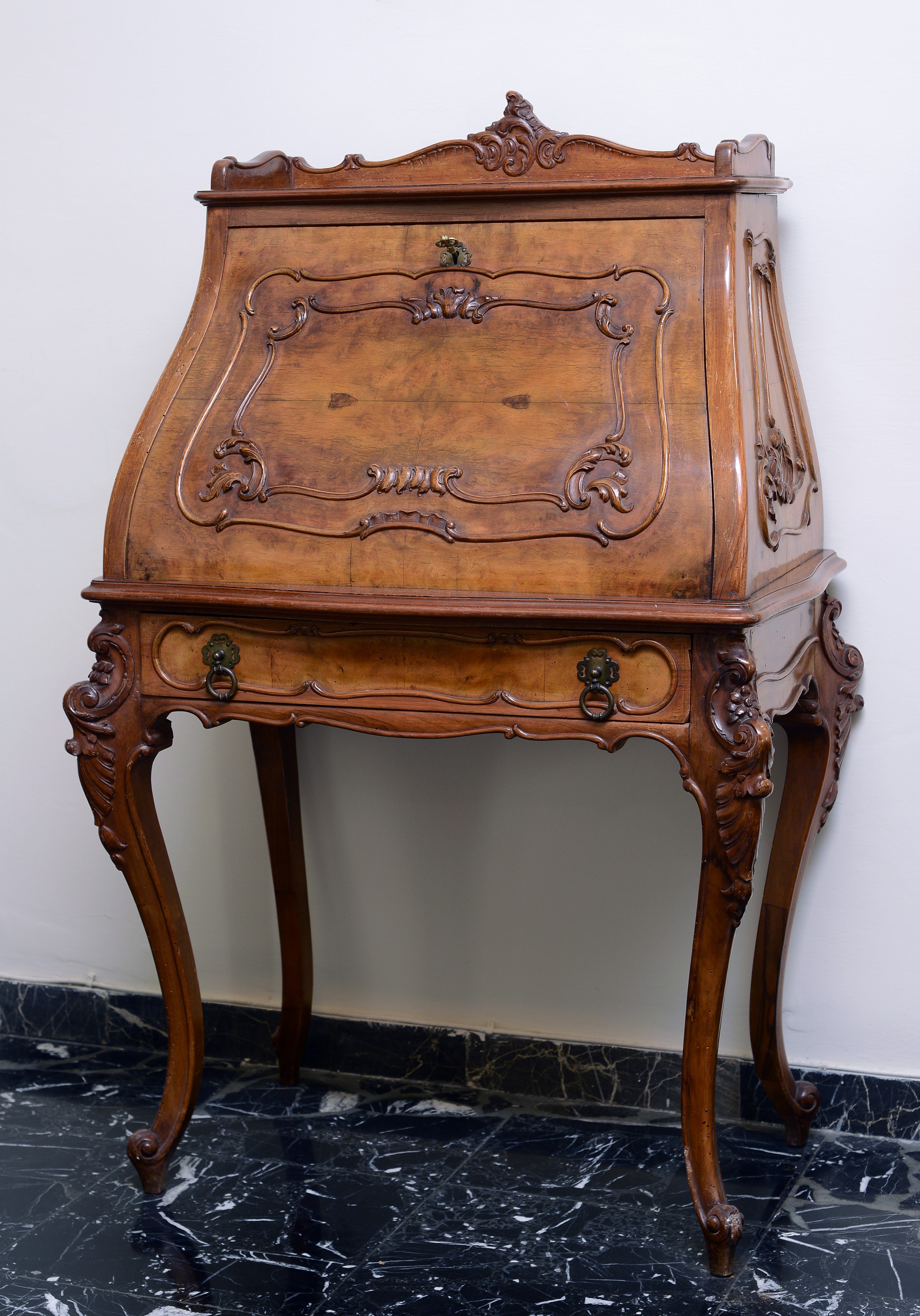 Coppia di scrittoi a ribalta