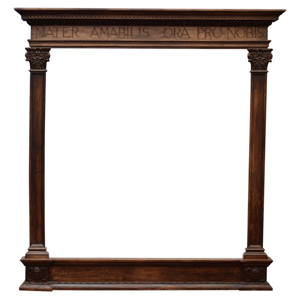 Cornice monumentale ad edicola