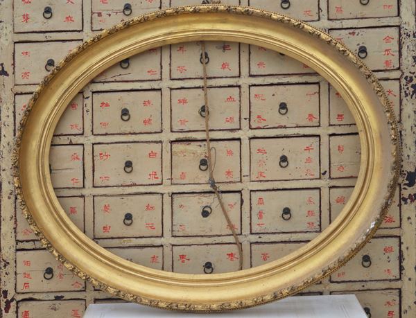 Cornice ovale