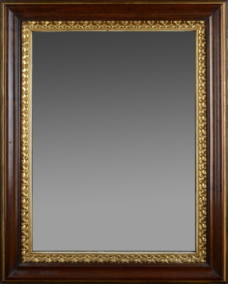 Cornice in legno con specchio