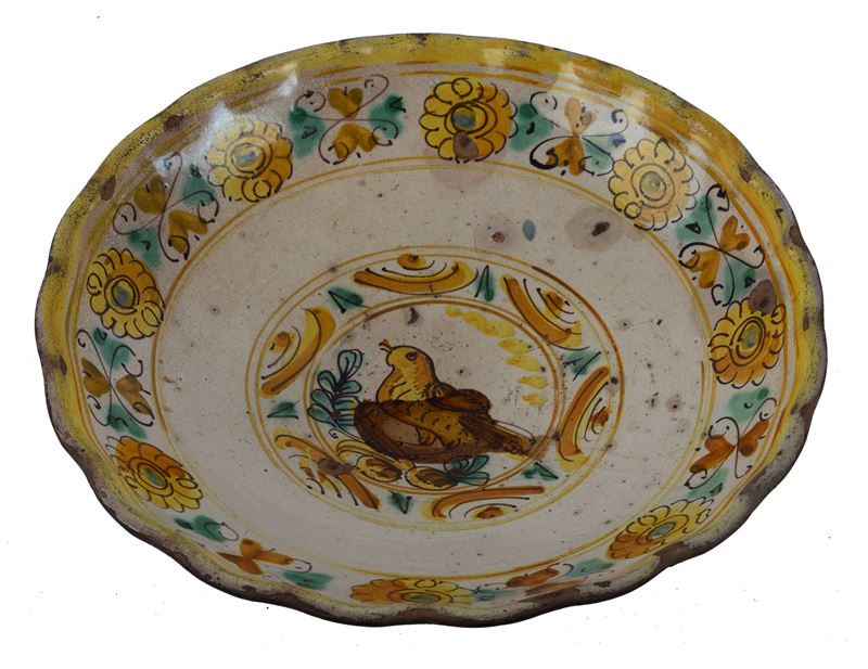 Ciotola in maiolica, decorata con fiori e uccellino, Toscana, XVIII secolo